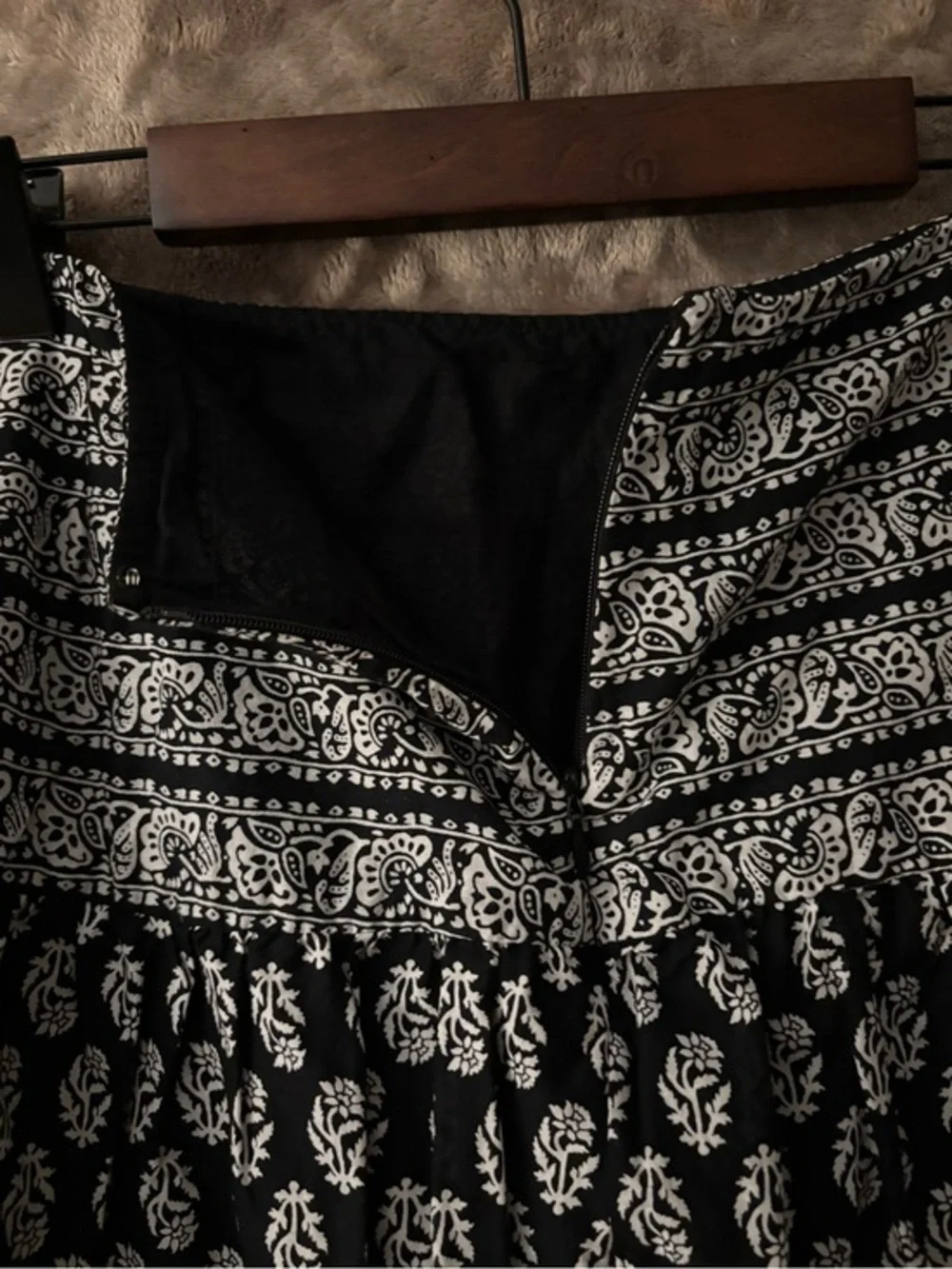 Chaps Tiered Paisley Skirt Women’s Size 14 Black and White Pattern